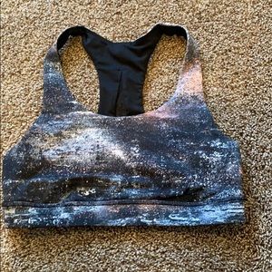 Lululemon SZ 4 Invigorate Bra